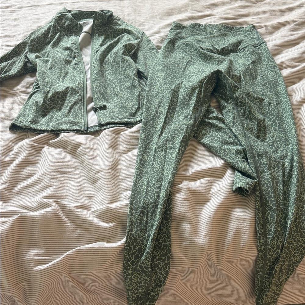 BuffBunny Green Floral Print Jacket and Leggings Set